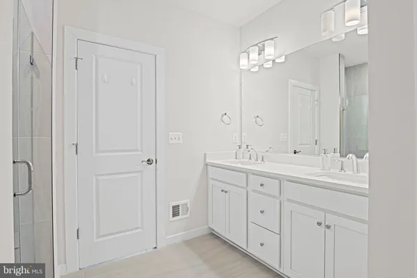 $3,000 | 13556 Innovation Station Loop, Unit 15A, Herndon, VA 20171