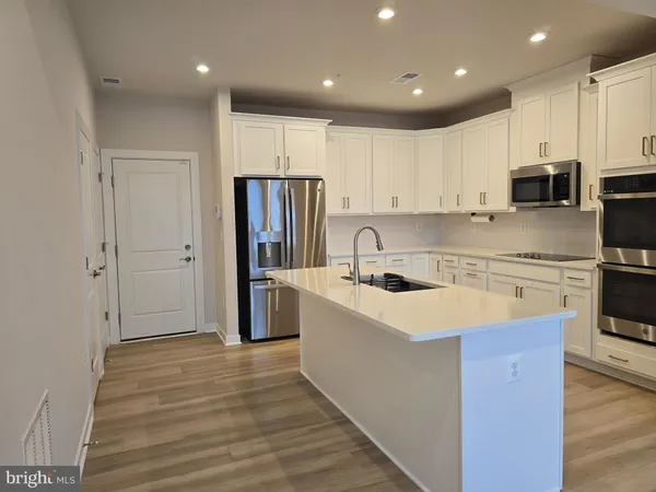 $3,000 | 13556 Innovation Station Loop, Unit 15A, Herndon, VA 20171