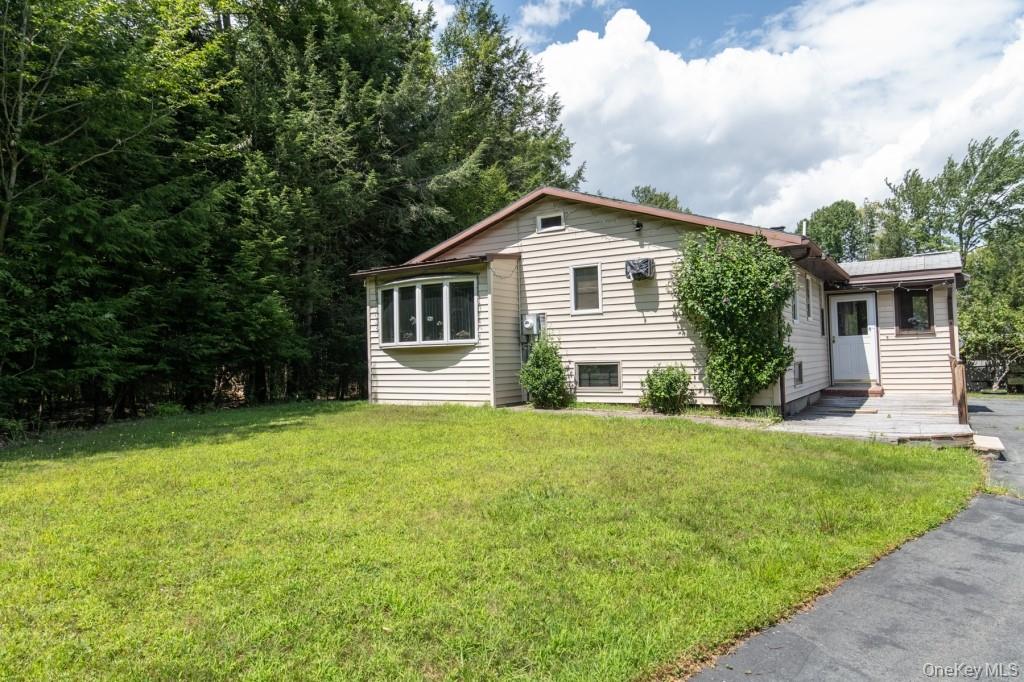 139 Haddock Road Monticello, NY 12701 - Photo 4 of 40 Single story home with a front yard