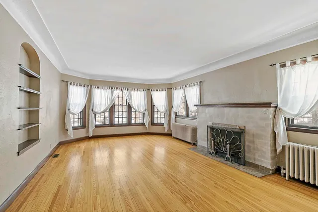 $899,000 | 201 West Minnehaha Parkway, Minneapolis, MN 55419