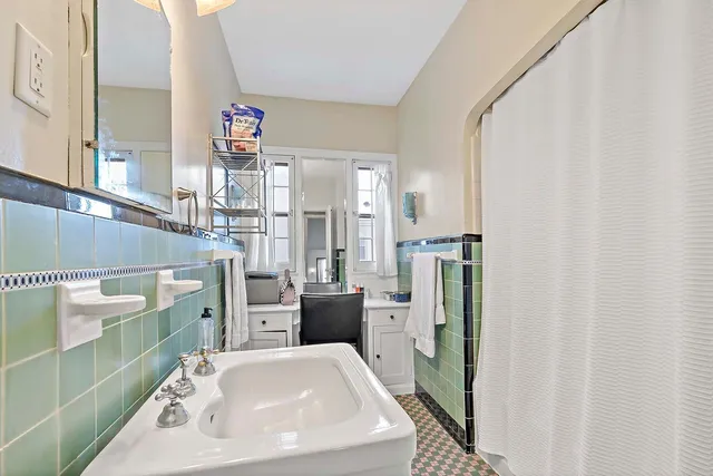 $899,000 | 201 West Minnehaha Parkway, Minneapolis, MN 55419