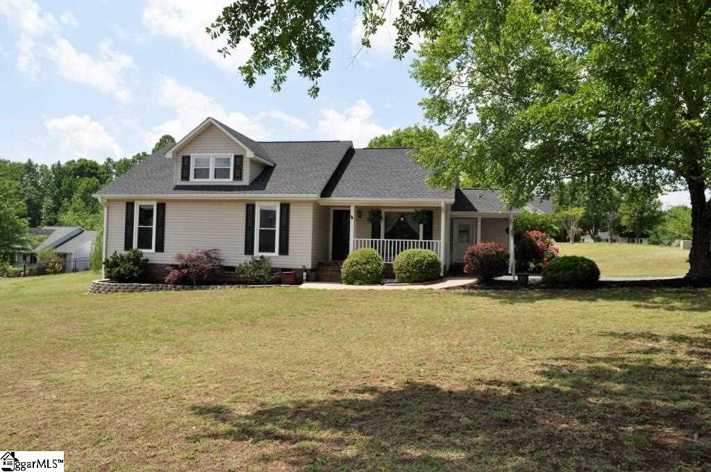 301 Barefoot Lane Inman, SC 29349 - Photo 1 of 25