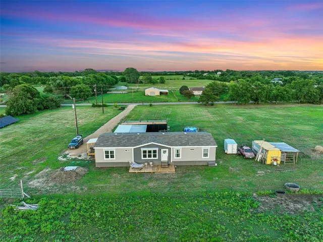 a view of a house with a big yard