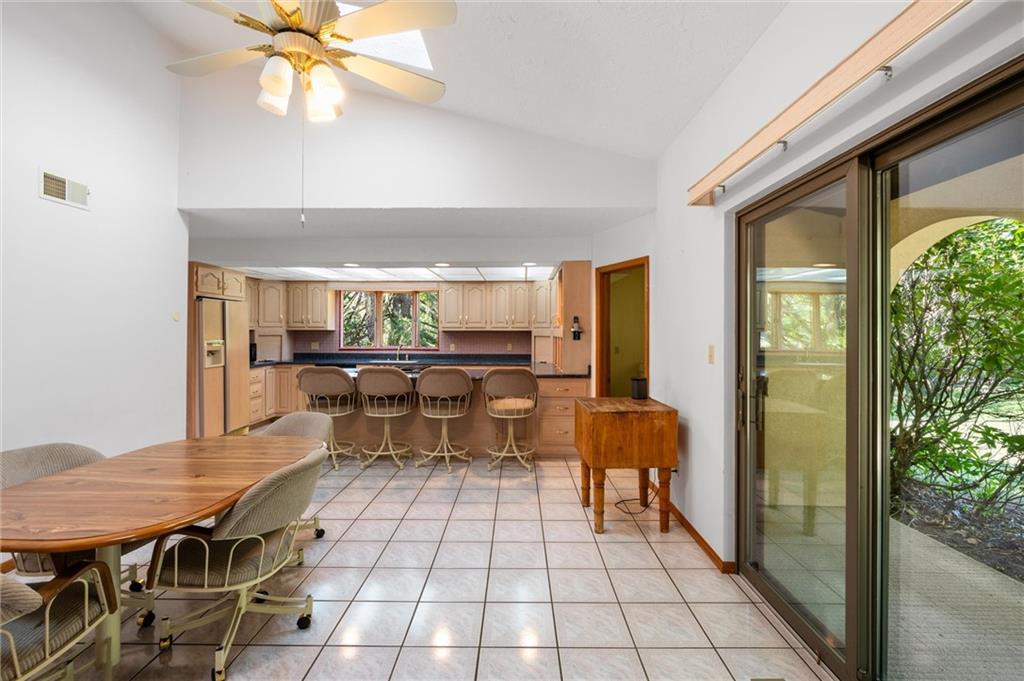 1164 River Road Freeport, PA 16229 - Photo 12 of 50 a room with furniture