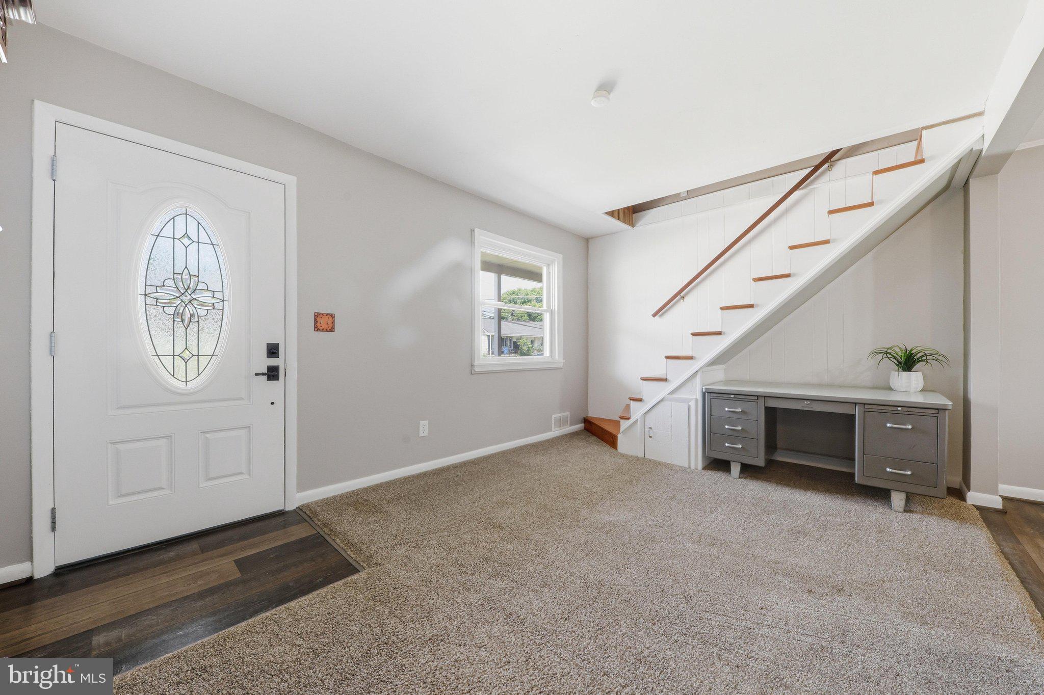 417 Elmwood Road Baltimore, MD 21206 - Photo 4 of 46 Living Room