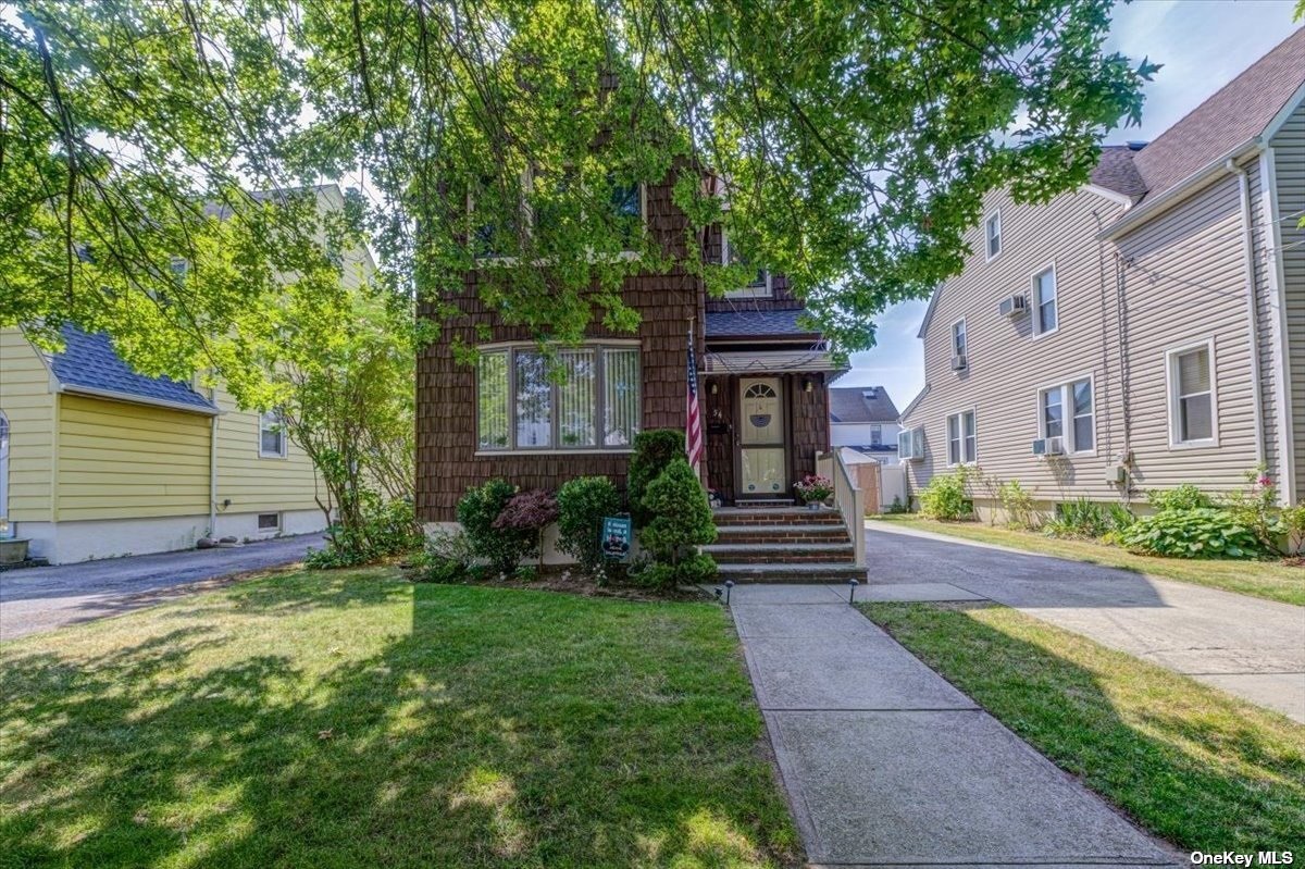 54 Kenmore Road Valley Stream, NY 11581 - Photo 1 of 1