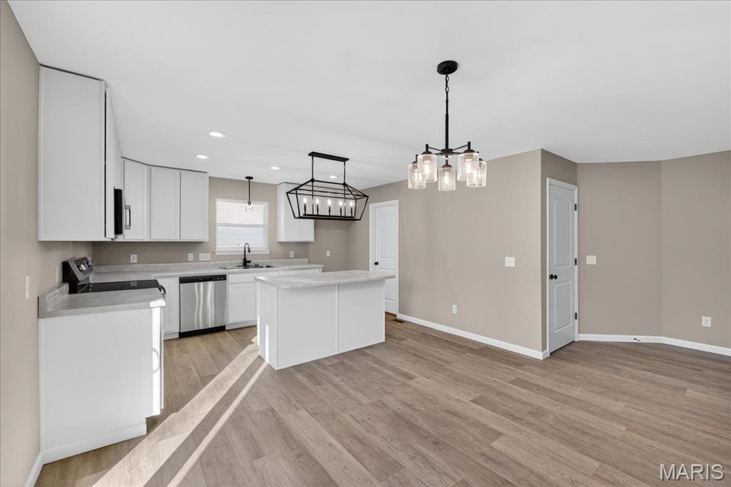 10 Wild Ridge Manor Court Florissant, MO 63033 - Photo 9 of 32