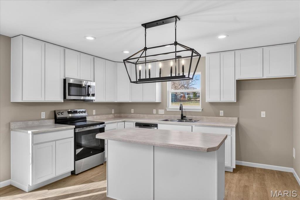 10 Wild Ridge Manor Court Florissant, MO 63033 - Photo 10 of 32