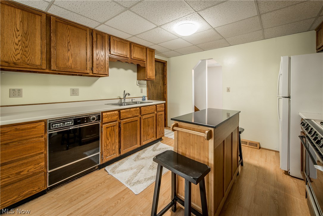 2901 Ries Street Norton, OH 44203 - Photo 13 of 28 Plenty of cabinet and counter space