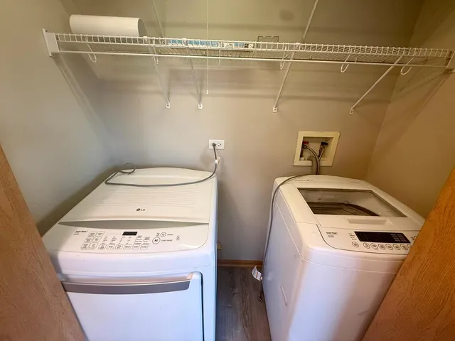 $3,300 | 2477 Smithfield Court, Aurora, IL 60503