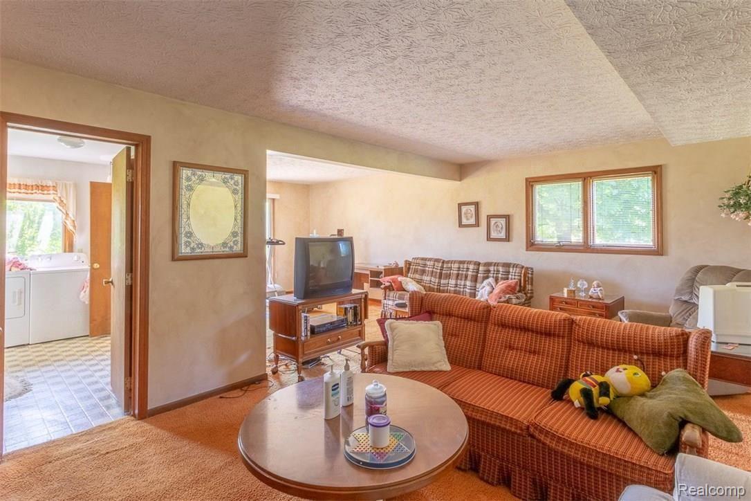 3440 North Hickory Ridge Road Highland, MI 48357 - Photo 29 of 43 LOWER LEVEL FAMILY ROOM