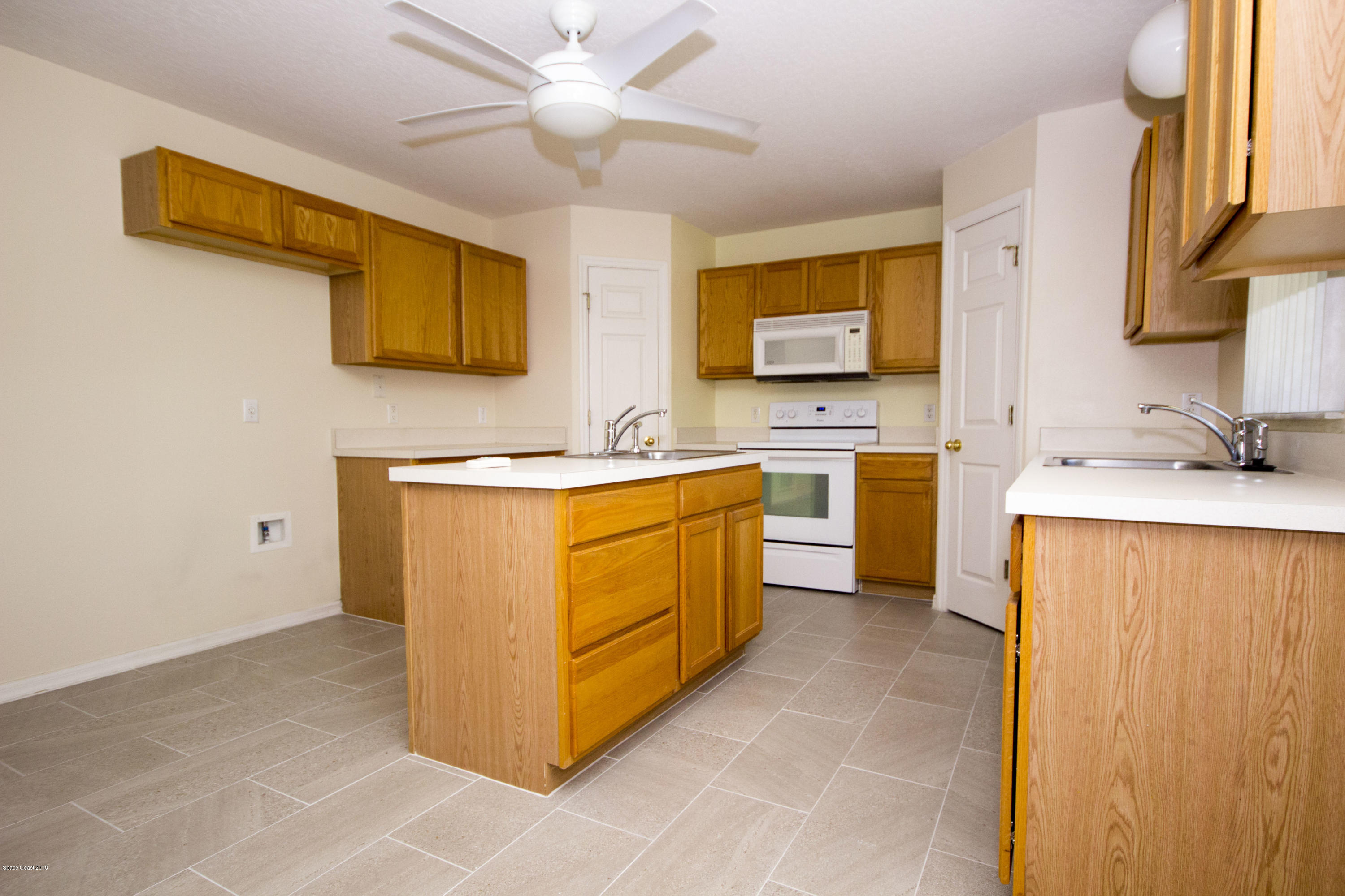 2111 Gandy Road Southwest Palm Bay, FL 32908 - Photo 14 of 39 Kitchen