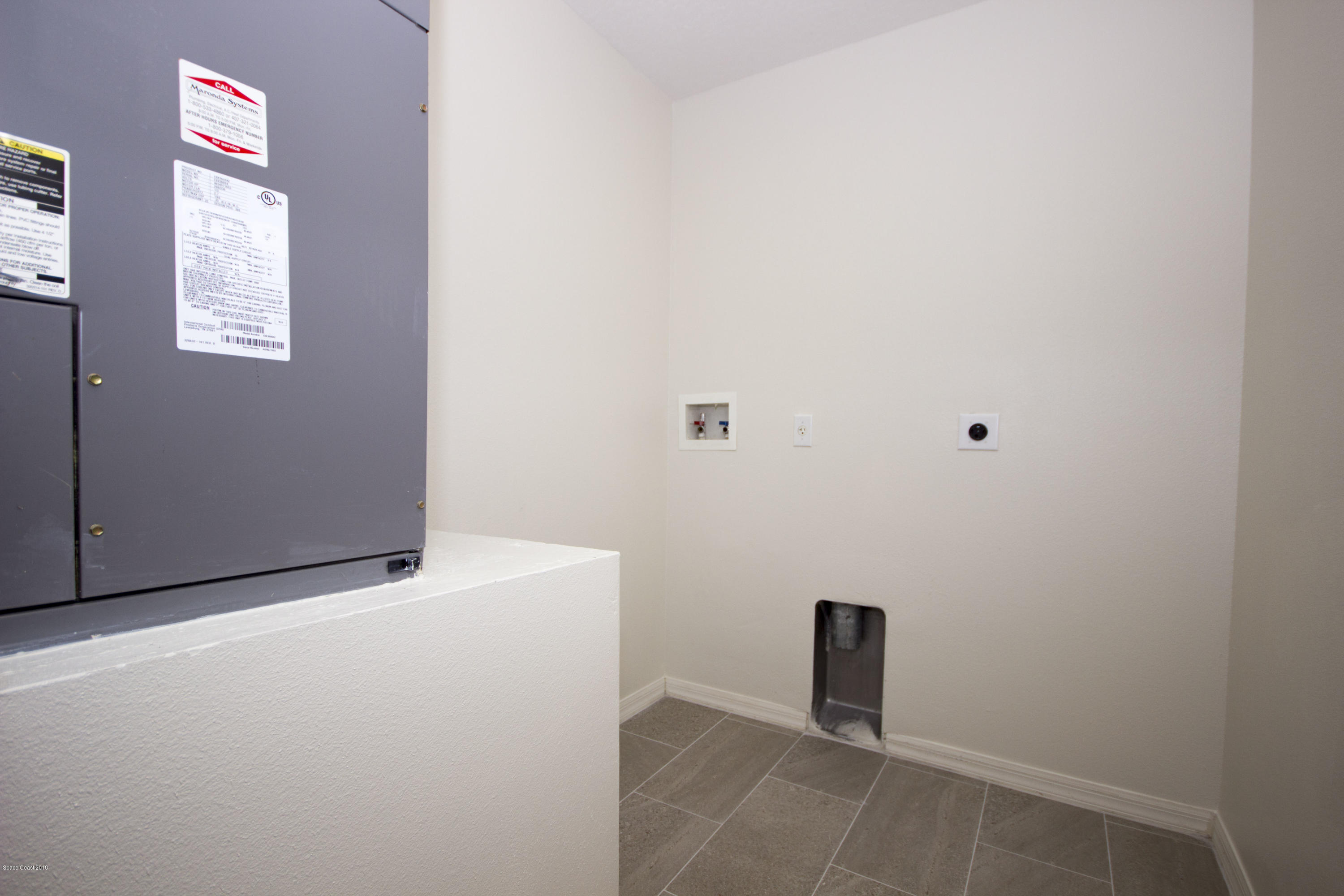 2111 Gandy Road Southwest Palm Bay, FL 32908 - Photo 22 of 39 Laundry Room