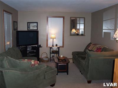 951 Juniper Road Hellertown, PA 18055 - Photo 3 of 15 Gallery Image 3
