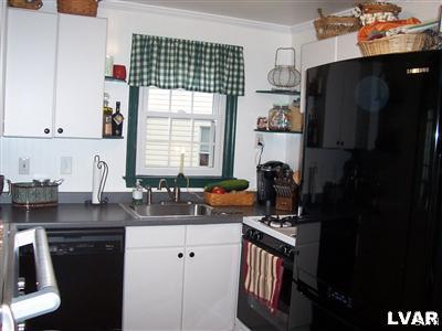 951 Juniper Road Hellertown, PA 18055 - Photo 5 of 15 Gallery Image 5