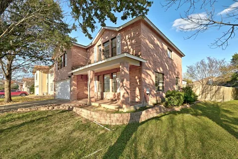 a view of a house with a yard