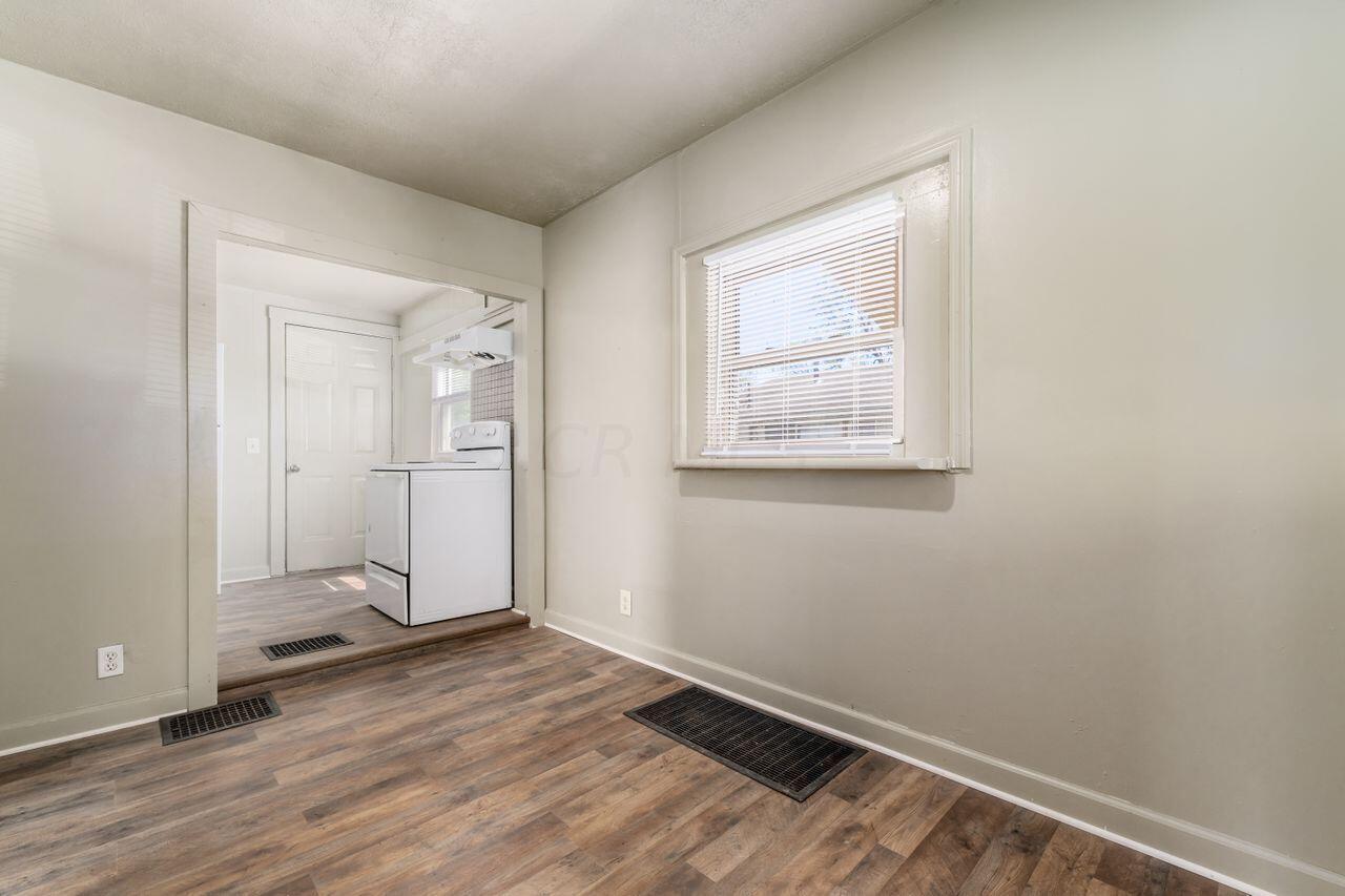 574 South Hampton Road Columbus, OH 43213 - Photo 7 of 28 S_-_574_S_Hampton_Rd_-_031