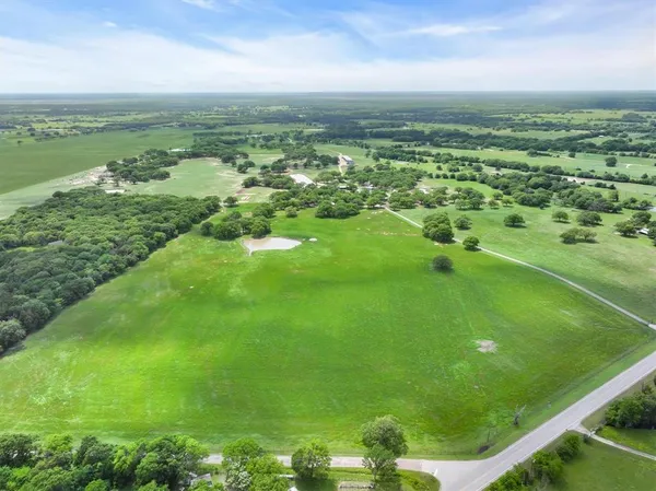 a view of a green field with lots of green space