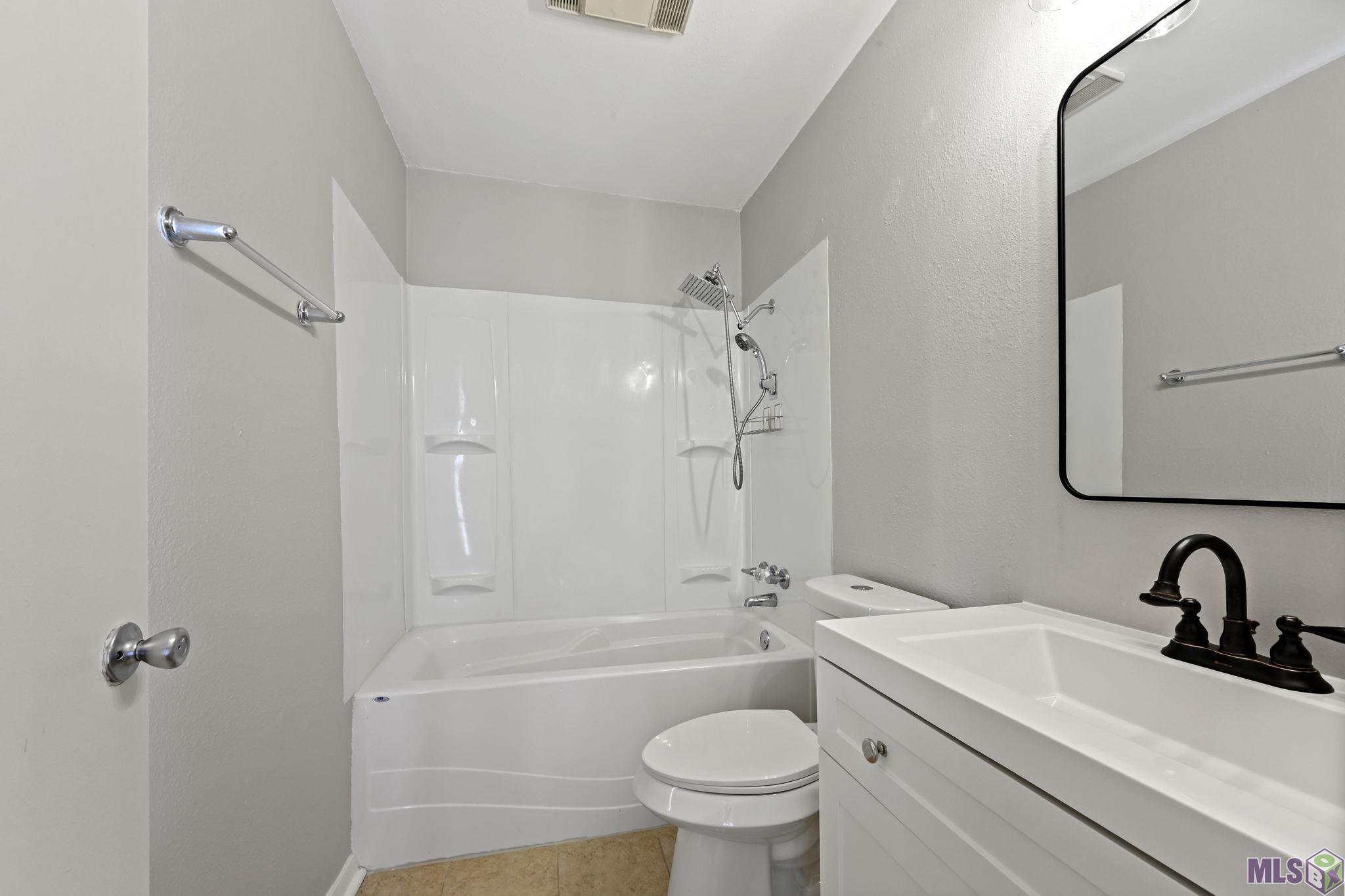 8060 Pennth Avenue, Unit B Baton Rouge, LA 70809 - Photo 14 of 17