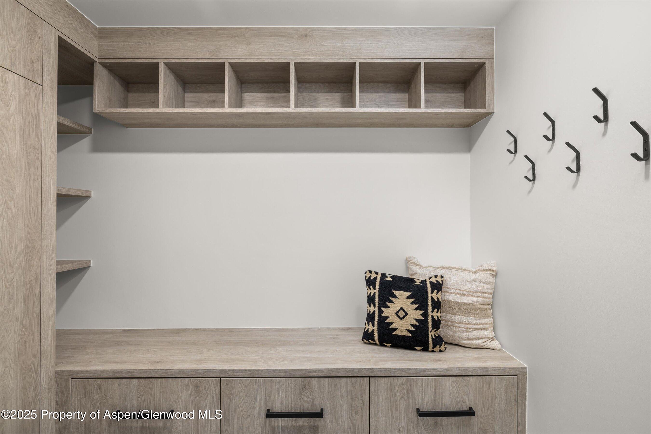 360 Wood Road, Unit 504 Snowmass Village, CO 81615 - Photo 10 of 22 a view of table and workspace