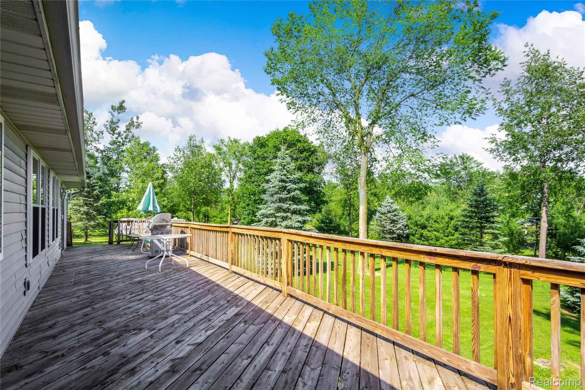 7472 Hartland Road Fenton, MI 48430 - Photo 31 of 36 Exteriors (10 of 20).jpg