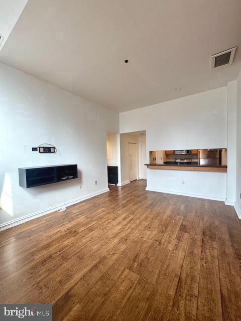 315 New Street, Unit 120 Philadelphia, PA 19106 - Photo 3 of 10 a view of kitchen and empty room