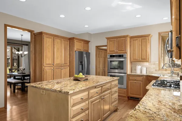 $800,000 | 7628 Auto Club Circle, Bloomington, MN 55438