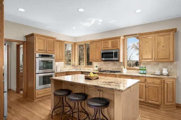 $800,000 | 7628 Auto Club Circle, Bloomington, MN 55438