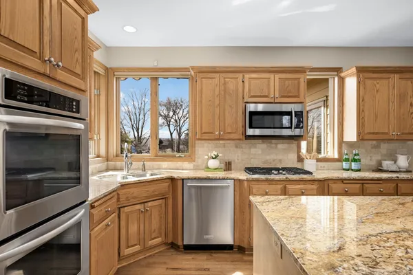 $800,000 | 7628 Auto Club Circle, Bloomington, MN 55438