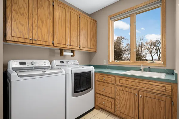 $800,000 | 7628 Auto Club Circle, Bloomington, MN 55438