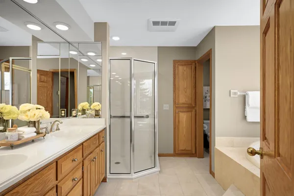 $800,000 | 7628 Auto Club Circle, Bloomington, MN 55438