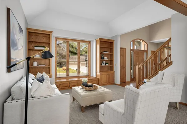 $800,000 | 7628 Auto Club Circle, Bloomington, MN 55438