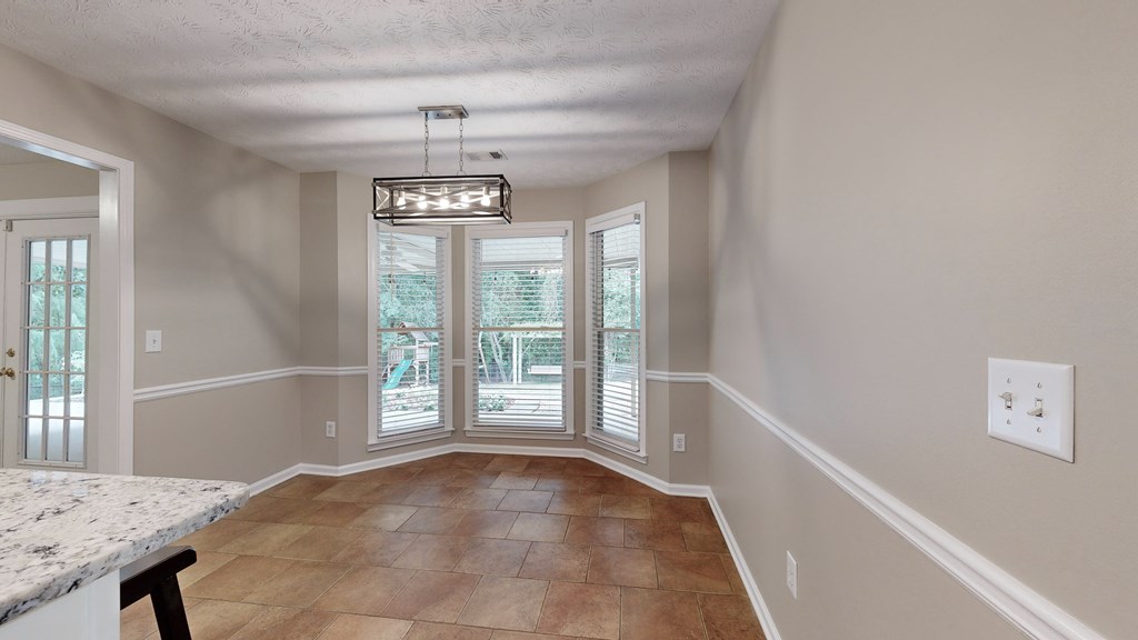 212 Grant Road Cataula, GA 31804 - Photo 14 of 56 Breakfast Area