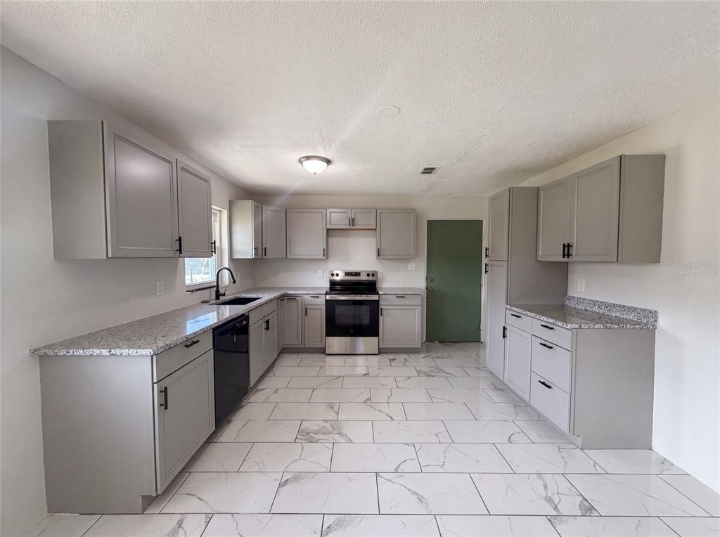 417 Calumet Road Avon Park, FL 33825 - Photo 2 of 15