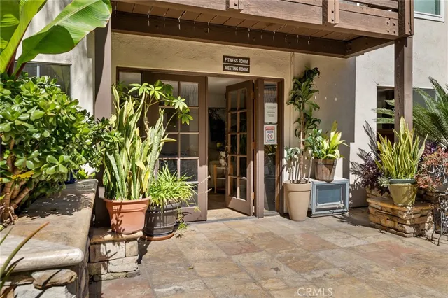 $299,000 | 525 South Ardmore Avenue, Unit 257, Los Angeles, CA 90020