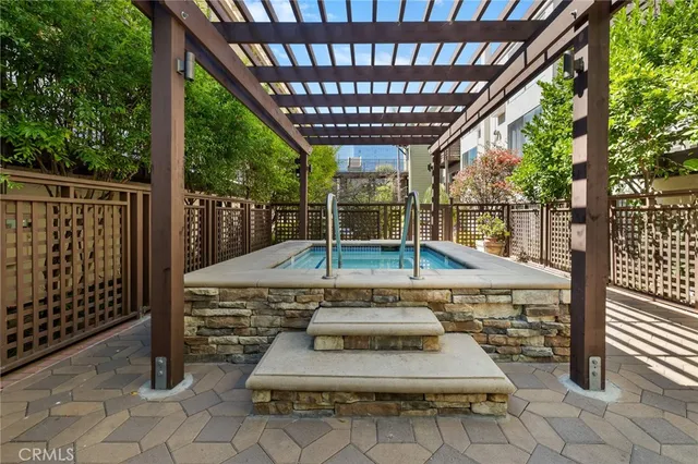 $299,000 | 525 South Ardmore Avenue, Unit 257, Los Angeles, CA 90020