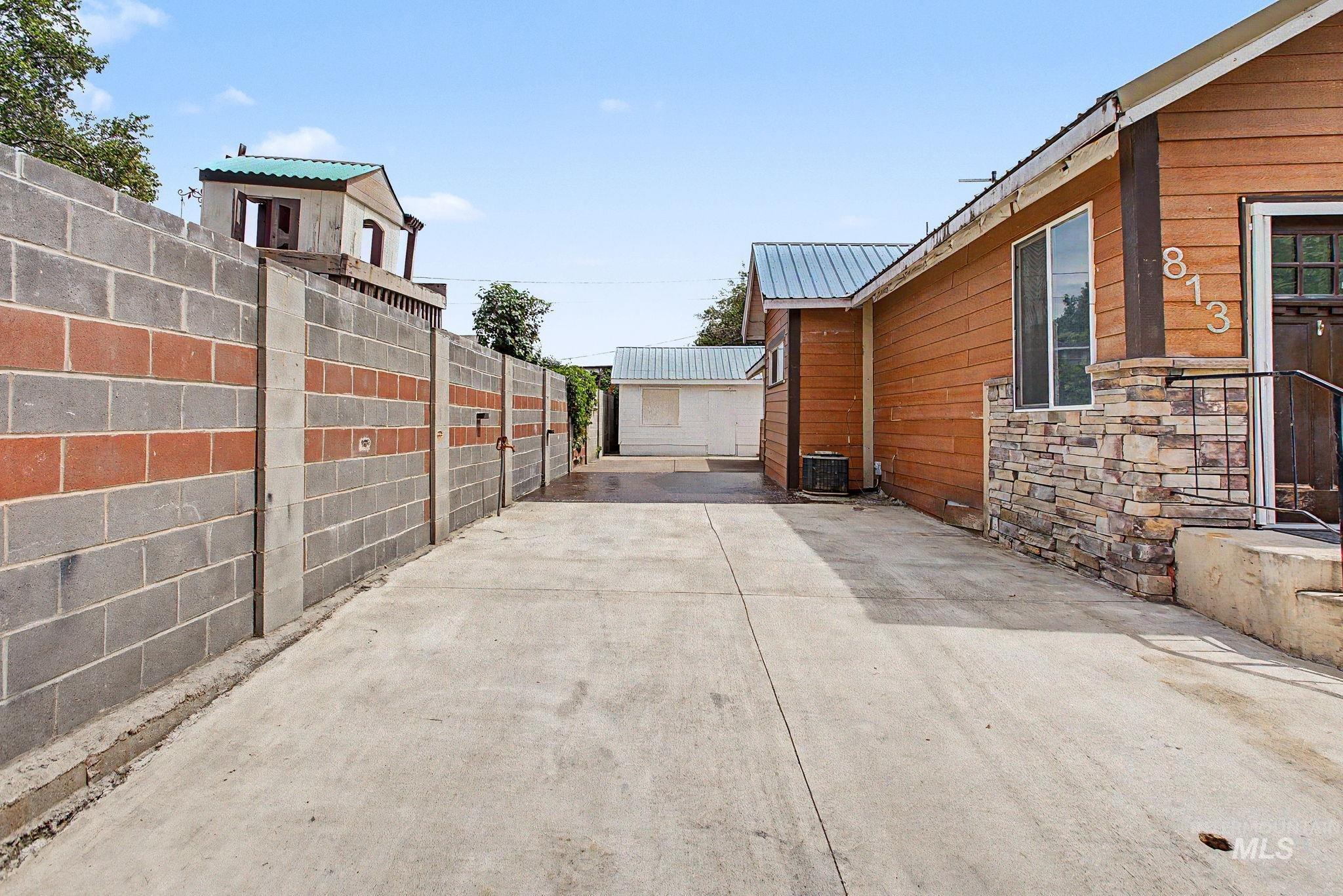 813 10th Street Lewiston, ID 83501 - Photo 3 of 33