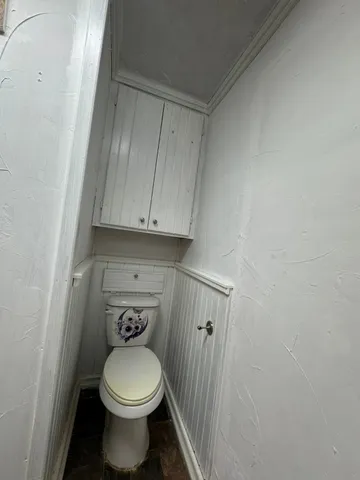 a bathroom with a toilet