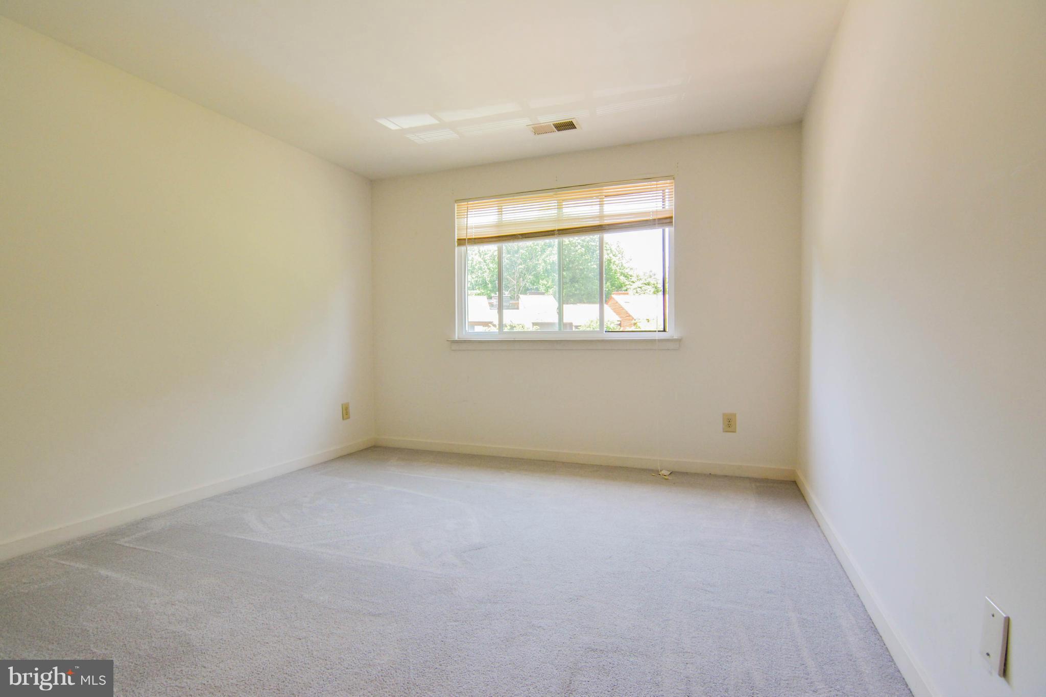 2237 Cedar Cove Court Reston, VA 20191 - Photo 22 of 27 an empty room with windows