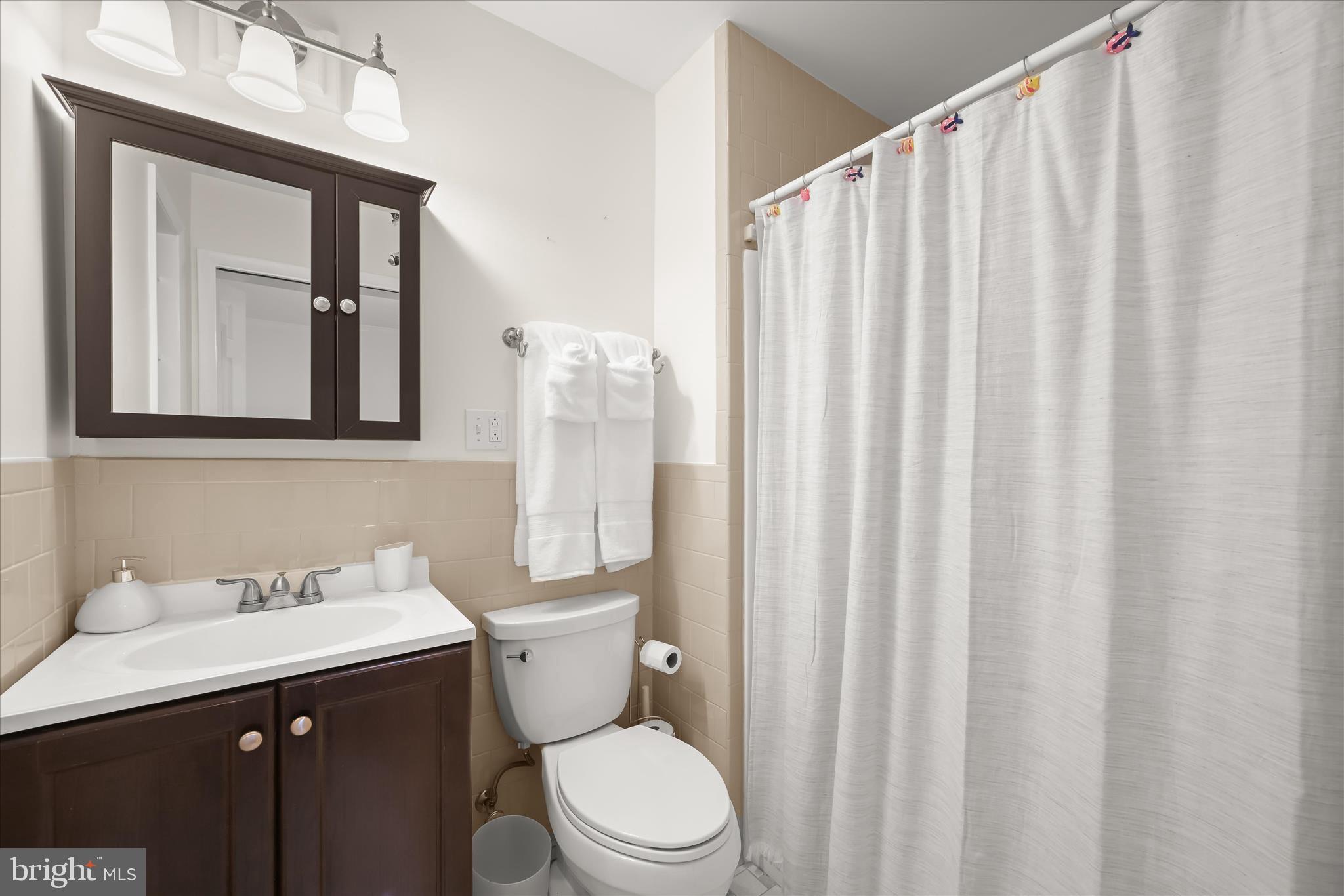 7720 West Shore Road Pasadena, MD 21122 - Photo 20 of 61 En-Suite Bath