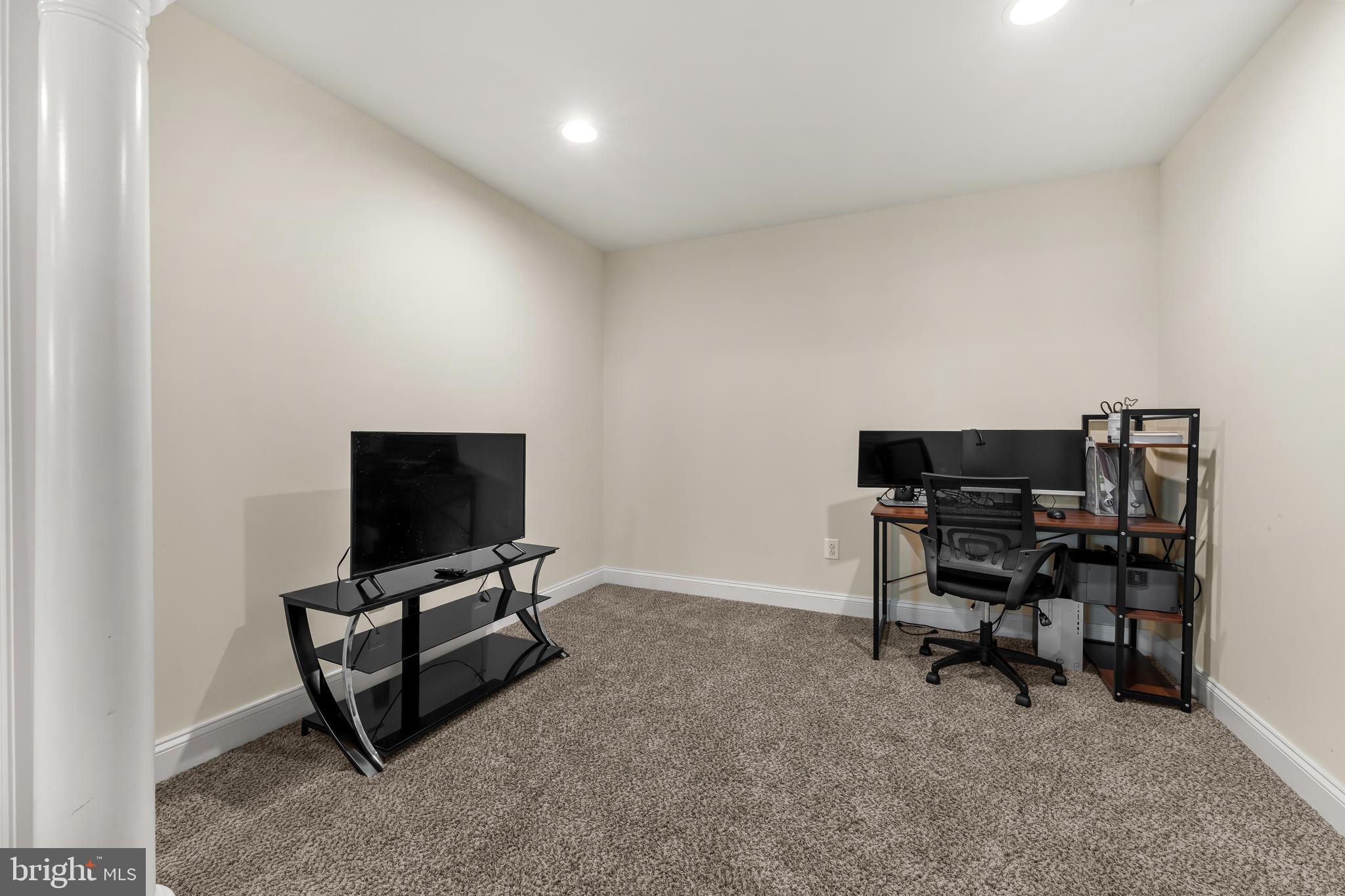 408 Quarry Point Road Malvern, PA 19355 - Photo 20 of 35 Sitting area