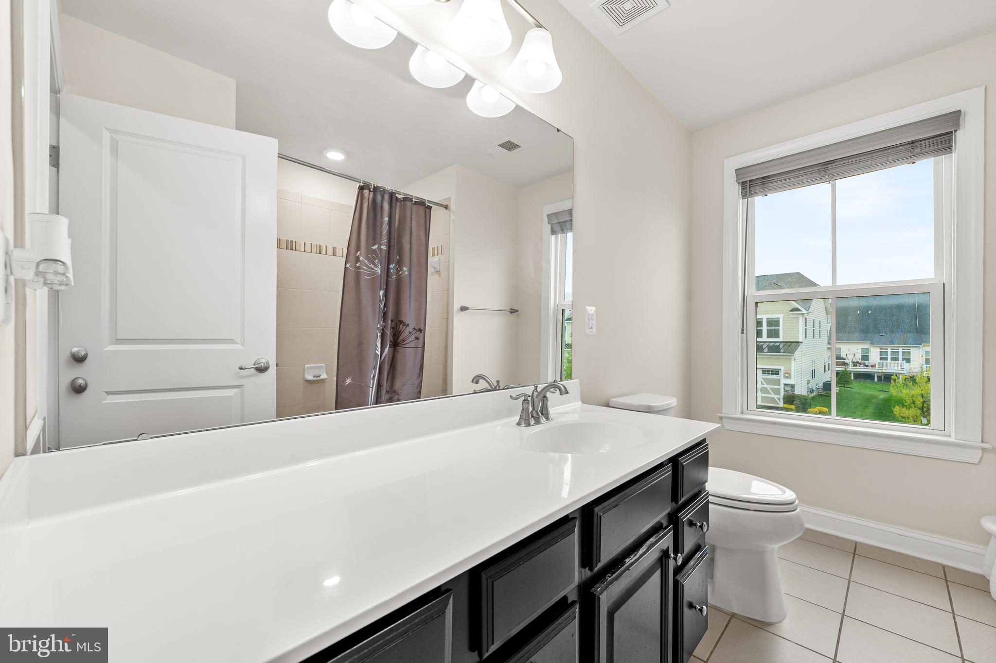 408 Quarry Point Road Malvern, PA 19355 - Photo 28 of 35 2nd floor full bath