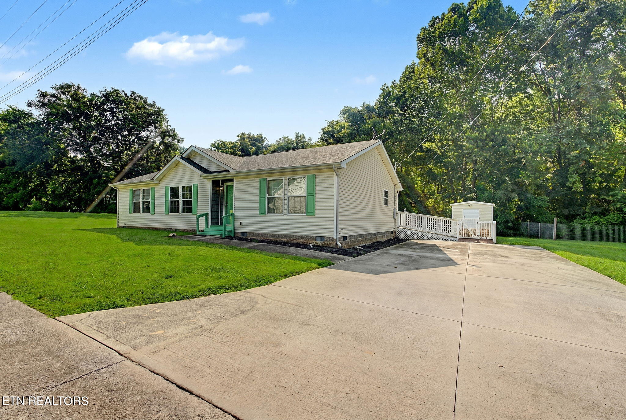 332 Howard Road Loudon, TN 37774 - Photo 3 of 30 IMG_4579