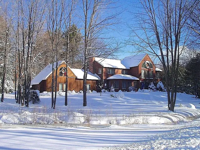 $1,125,000 | 82 Pilgrim Drive, Bedford, NH 03110