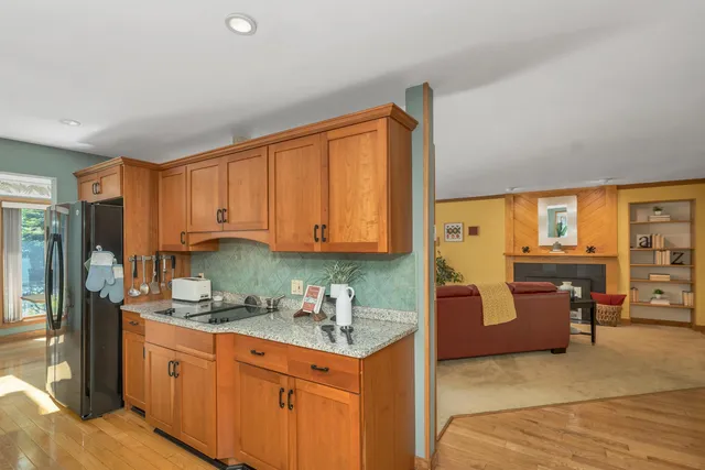 $1,125,000 | 82 Pilgrim Drive, Bedford, NH 03110