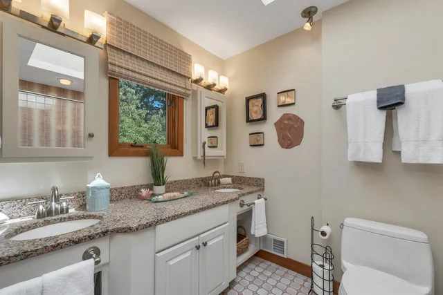 $1,125,000 | 82 Pilgrim Drive, Bedford, NH 03110