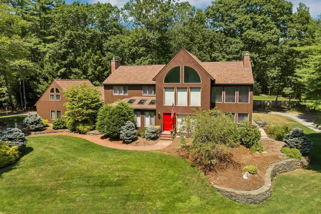 $1,125,000 | 82 Pilgrim Drive, Bedford, NH 03110