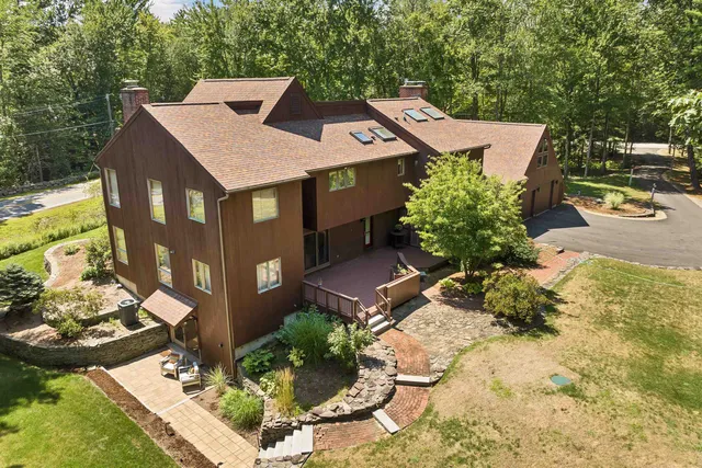 $1,125,000 | 82 Pilgrim Drive, Bedford, NH 03110