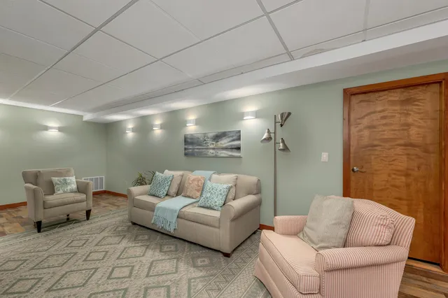 $1,125,000 | 82 Pilgrim Drive, Bedford, NH 03110