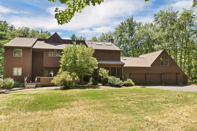 $1,125,000 | 82 Pilgrim Drive, Bedford, NH 03110